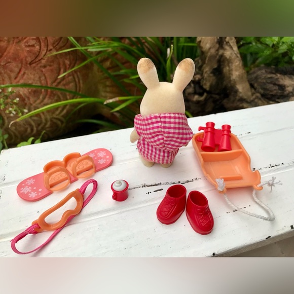 Calico Critters Winter Sports Fun Bunny Rabbit Figure Snowboarder Accessories - Picture 6 of 9